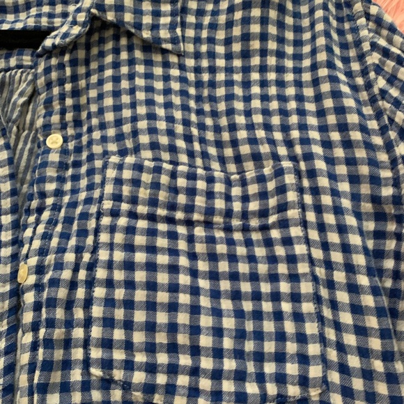 Gap long sleeve, light weight sear sucker material. Never worn ! - Picture 2 of 6